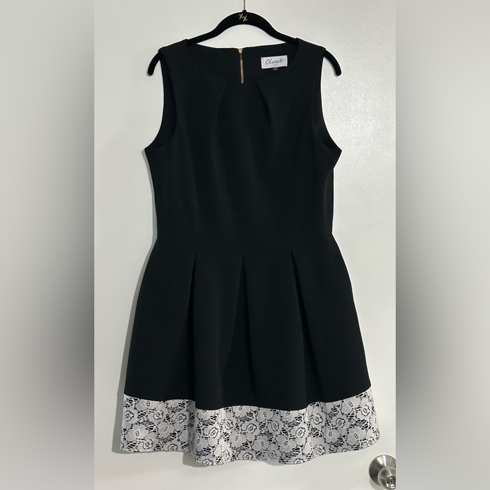 Closet London Black and White Lace Fit and Flare Dress Like New US 12 / UK 16